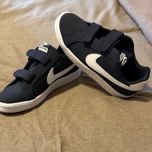 Nike Kids Navy and White Velcro Sneakers